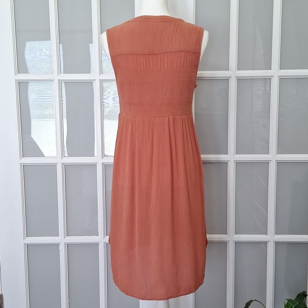 Knox Rose Sleeveless Smocked Button-Front Dress - Picture 5 of 14